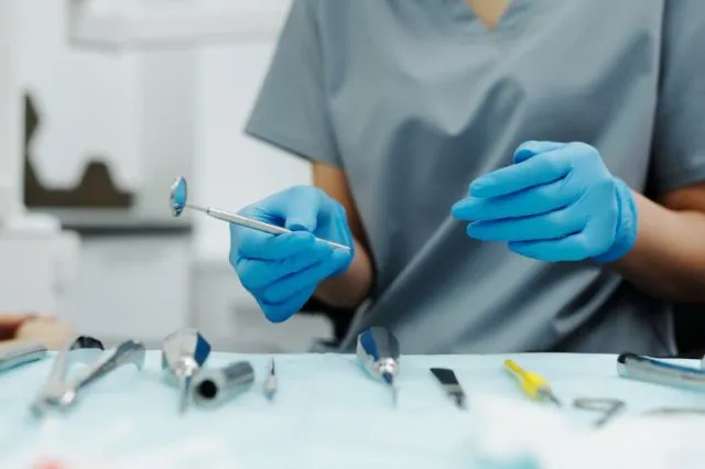 Nowoczesne rozwiązania w stomatologii – jakie produkty wybrać do swojego gabinetu?